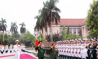 รัฐมนตรีว่าการกระทรวงกลาโหมลาวเยือนเวียดนาม