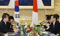 ญี่ปุ่นและสาธารณรัฐเกาหลีเห็นพ้องที่จะปรับความสัมพันธ์ทวิภาคีให้ดีขึ้น