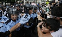 ตำรวจฮ่องกงจับกุมตัวผู้ชุมนุมที่มีการกระทำที่รุนแรง๑๙คน