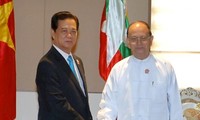 นายกรัฐมนตรีเหงวียนเติ๊นหยุงพบปะกับประธานาธิบดีพม่า