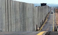 อิสราเอลก่อสร้างกำแพงความมั่นคงตามแนวชายแดนที่ติดกับจอร์แดน 