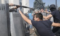 ยูเครนจับกุมตัวผู้ชุมนุมหลายคนในการปะทะในบริเวณด้านหน้าอาคารรัฐสภา