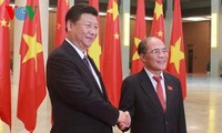 ประธานรัฐสภาเวียดนามพบปะกับเลขาธิการใหญ่พรรคและประธานประเทศจีน