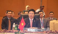 รองนายกรัฐมนตรีฝามบิ่งมิงเข้าร่วมการประชุมเตรียมการให้แก่การประชุมผู้นำอาเซียน
