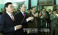 ประธานแนวร่วมปิตุภูมิเวียดนามไปจุดธูปเพื่อรำลึกถึงประธานโฮจิมินห์