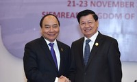 นายกรัฐมนตรีเวียดนามพบปะกับนายกรัฐมนตรีลาวและพบปะกับสมาคมชาวเวียดนามที่อาศัยในเมืองเสียมราฐ  