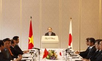 นายกรัฐมนตรีเวียดนามพบปะกับตัวแทนของสมาพันธ์เศรษฐกิจญี่ปุ่น