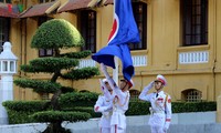 พิธีเชิญธงอาเซียนขึ้นสู่ยอดเสาในโอกาสฉลองครบรอบ50ปีการจัดตั้งอาเซียน