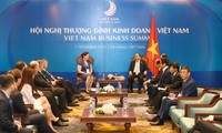 นายกรัฐมนตรีเวียดนามให้การต้อนรับผู้บริหารWBประจำภูมิภาคเอเชียตะวันออก-แปซิฟิกและWEF 