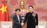 ประธานสภาแห่งชาติเวียดนามให้การต้อนรับเอกอัครราชทูตสิงคโปร์ประจำเวียดนาม