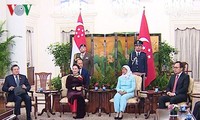 ประธานสภาแห่งชาติเวียดนามเข้าพบประธานาธิบดีและนายกรัฐมนตรีสิงคโปร์