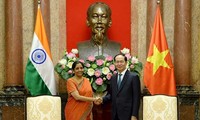ประธานประเทศเวียดนามให้การต้อนรับรัฐมนตรีว่าการกระทรวงกลาโหมอินเดีย