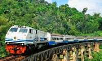 อินโดนีเซียและญี่ปุ่นลงนามสัญญาลงทุนก่อสร้างเส้นทางรถไฟที่เชื่อมระหว่างกรุงจากาตาร์กับเมืองสุราบายา