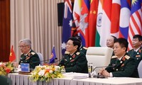 รัฐมนตรีว่าการกระทรวงกลาโหมสิงคโปร์ชื่นชมผลสำเร็จของเวียดนามในการจัดการประชุม ADMMและ  ADMM +