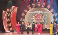 นายกรัฐมนตรี ฝามมิงชิ้งเข้าร่วมพิธีมอบรางวัลสื่อมวลชนแห่งชาติเกี่ยวกับการสร้างสรรค์พรรคครั้งที่ 6 ปี 2021