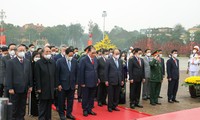 ผู้นำพรรคและรัฐเข้าเคารพศพประธานโฮจิมินห์