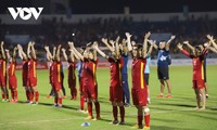 แฟนฟุตบอลต่างชาติแสดงความยินดีกับชัยชนะของทีมฟุตบอลหญิงเวียดนาม