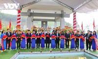 ประธานประเทศ เหงวียนซวนฟุกเข้าร่วมพิธีเปิดเขตอนุสรณ์สถานห่อนเต่า-แด่วแล