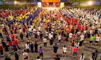 กิจกรรมการวิ่งมาราธอนเพื่อสุขภาพชุมชนในกรุงเก่าเว้