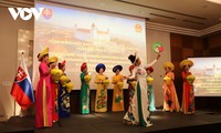 พิธีแสดงความยินดีต่อการที่ชุมชนชาวเวียดนามได้รับการรับรองให้เป็นกลุ่มชาติพันธุ์ในสโลวาเกีย