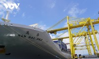 ท่าเรือเตียนซารับเรือบรรทุกตู้คอนเทนเนอร์ลำแรกที่จะขนส่งสินค้าไปยังชายฝั่งตะวันตกของสหรัฐ