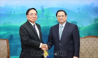 นายกรัฐมนตรี ฝ่ามมิงชิ้ง ให้การต้อนรับรัฐมนตรีว่าการกระทรวงวางแผนและการลงทุนลาว
