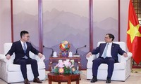 นายกรัฐมนตรี ฝ่ามมิงชิ้งให้การต้อนรับผู้บริหารเครือบริษัทเทคโนโลยี พลังงานและการพัฒนาโครงสร้างพื้นฐานของจีน