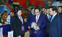 นายกรัฐมนตรี ฝ่ามมิงชิ้ง เข้าร่วมการประชุมครบองค์เกี่ยวกับการทูตเชิงเศรษฐกิจในกรอบการประชุมหน่วยงานการทูตครั้งที่32