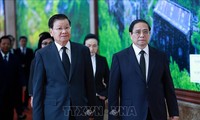 นายกรัฐมนตรี ฝ่ามมิงชิ้ง ให้การต้อนรับผู้นำประเทศต่างๆที่เข้าร่วมพิธีเคารพศพเลขาธิการใหญ่พรรค เหงวียนฟู้จ่อง 