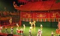Vietnamese water puppet show inspires French spectators
