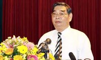 Politburo member calls on scientists to raise the public’s intellect