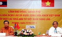Vietnam gives priority to enhancing ties with Laos