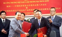 Vietnam, China committed to increasing trade to 60 billion USD by 2015 