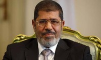 Egypt's Morsi refuses to resign amid fresh violence 