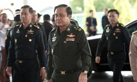 Thai military leader rejects collusion with protesters 