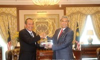 Vietnam, Malaysia vow to step up strategic partnership 