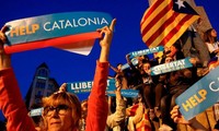 Catalonia crisis: Spain moves to suspend autonomy