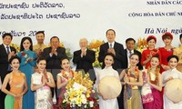 Vietnamese, Lao leaders determined to boost special ties