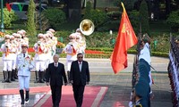 Vietnam, Laos deepen political ties