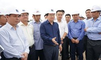 Deputy PM inspects progress of Trung Luong-Can Tho expressway construction