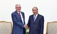 PM Nguyen Xuan Phuc receives US Under Secretary of Commerce