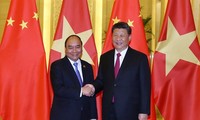 PM Phuc meets Chinese Party chief and President Xi Jinping in Beijing