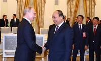 PM Nguyen Xuan Phuc meets Russian President Vladimir Putin