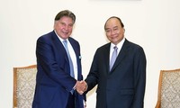PM Nguyen Xuan Phuc receives Techtronic Industries chairman