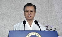 South Korea's Moon Jae-in offers to 'join hands' with Japan if Tokyo chooses dialogue