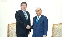 PM praises opening of Vietnam – Czech Republic air route