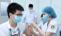 Vietnam accelerates vaccination to resume normal life
