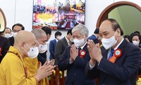 President Nguyen Xuan Phuc lauds patriotism of Vietnamese Buddhist dignitaries, followers