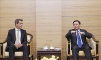 Top legislator receives ADB Country Director in Vietnam