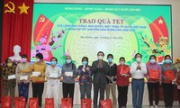 Tet gifts delivered to social beneficiaries in Khanh Hoa